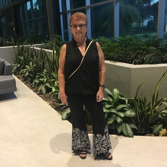 Meet your Posher, Vicki - Picture 2 of 2